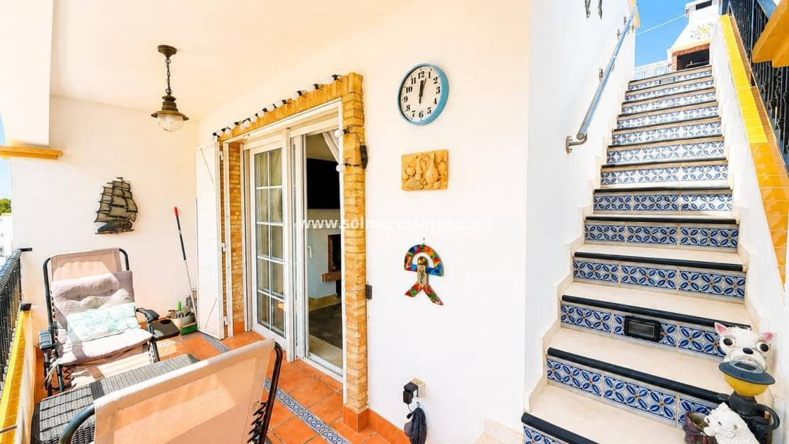 2 soveværelse Lejlighed til salg i Villamartin med swimmingpool - € 239.995 (Ref: 9912382)