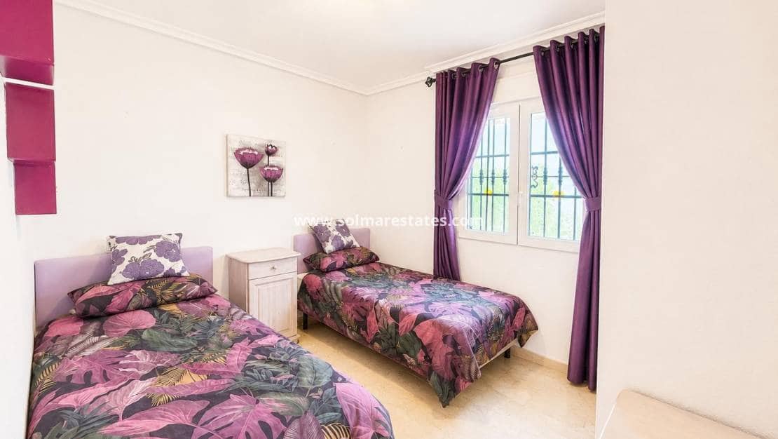 2 soveværelse Lejlighed til salg i Villamartin med swimmingpool - € 239.995 (Ref: 9912382)