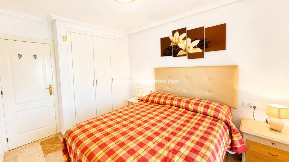 2 soveværelse Lejlighed til salg i Villamartin med swimmingpool - € 239.995 (Ref: 9912382)