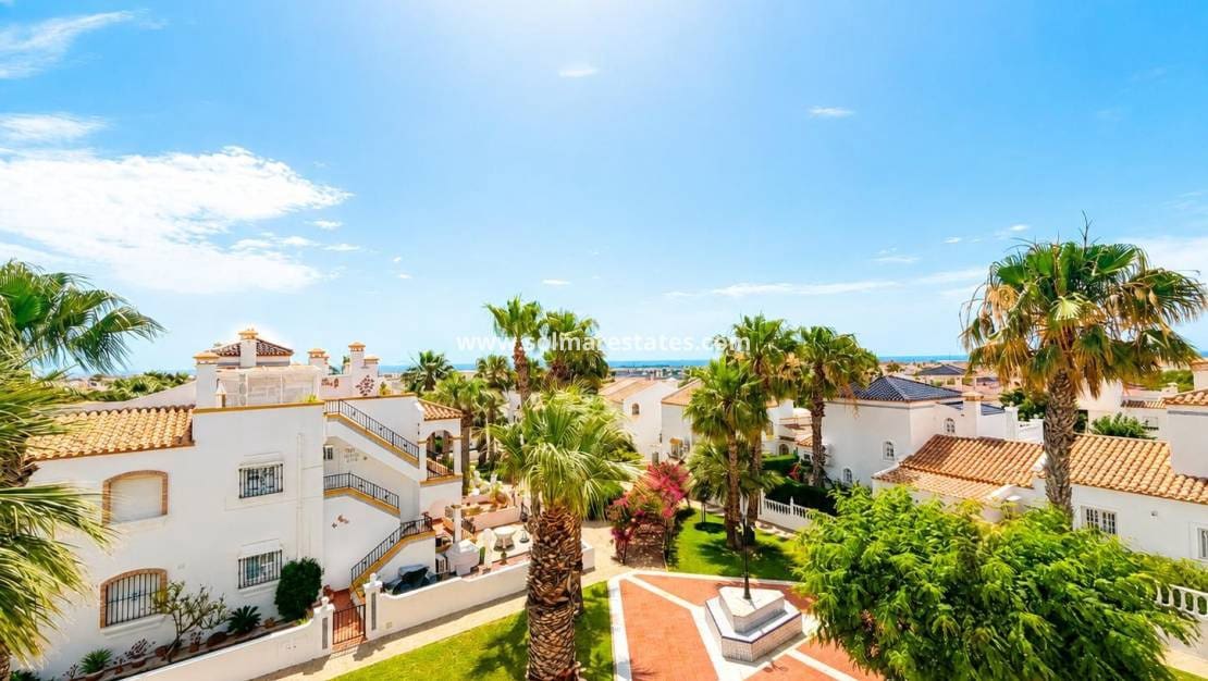 2 soveværelse Lejlighed til salg i Villamartin med swimmingpool - € 239.995 (Ref: 9912382)