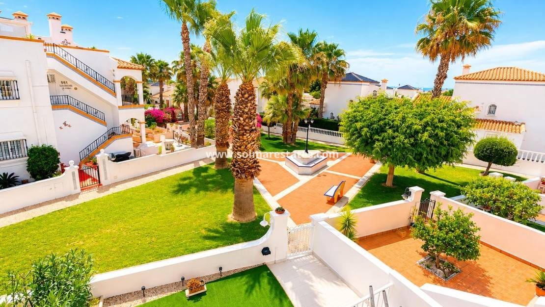 2 soveværelse Lejlighed til salg i Villamartin med swimmingpool - € 239.995 (Ref: 9912382)
