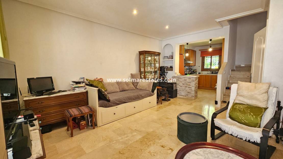 2 quarto Casa em Banda para venda em Villamartin com piscina - 239 000 € (Ref: 9912383)
