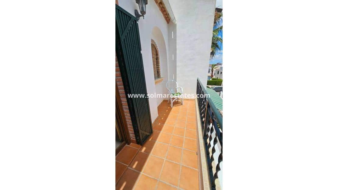 2 quarto Casa em Banda para venda em Villamartin com piscina - 239 000 € (Ref: 9912383)