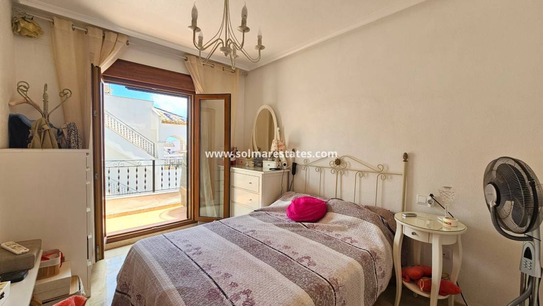 2 quarto Casa em Banda para venda em Villamartin com piscina - 239 000 € (Ref: 9912383)