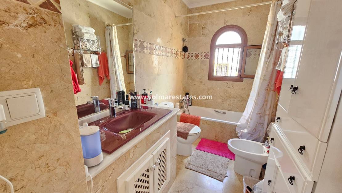 2 quarto Casa em Banda para venda em Villamartin com piscina - 239 000 € (Ref: 9912383)