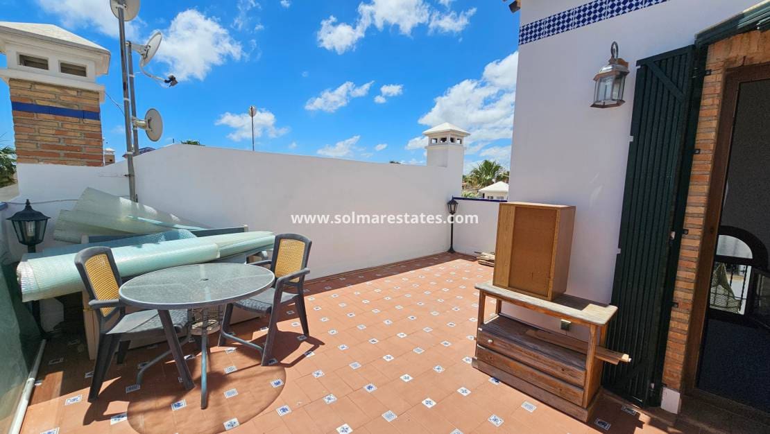 2 quarto Casa em Banda para venda em Villamartin com piscina - 239 000 € (Ref: 9912383)