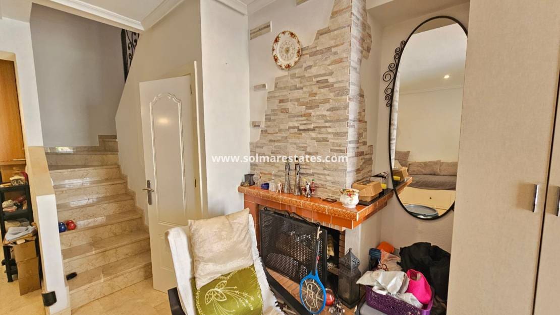 2 quarto Casa em Banda para venda em Villamartin com piscina - 239 000 € (Ref: 9912383)