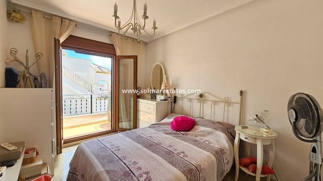2 quarto Casa em Banda para venda em Villamartin, Orihuela com piscina - 239 000 € (Ref: 9912383)
