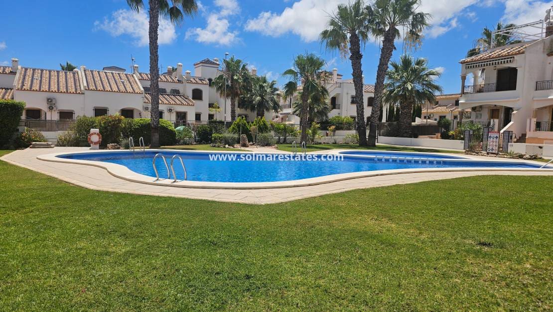 2 quarto Casa em Banda para venda em Villamartin com piscina - 239 000 € (Ref: 9912383)