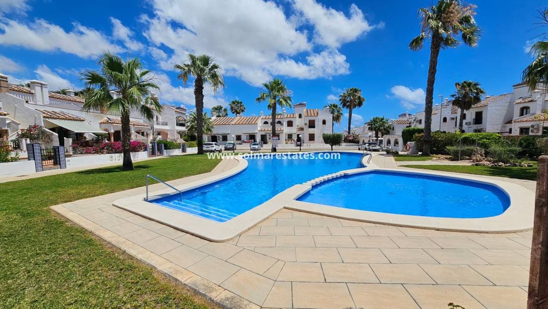 2 quarto Casa em Banda para venda em Villamartin com piscina - 239 000 € (Ref: 9912383)