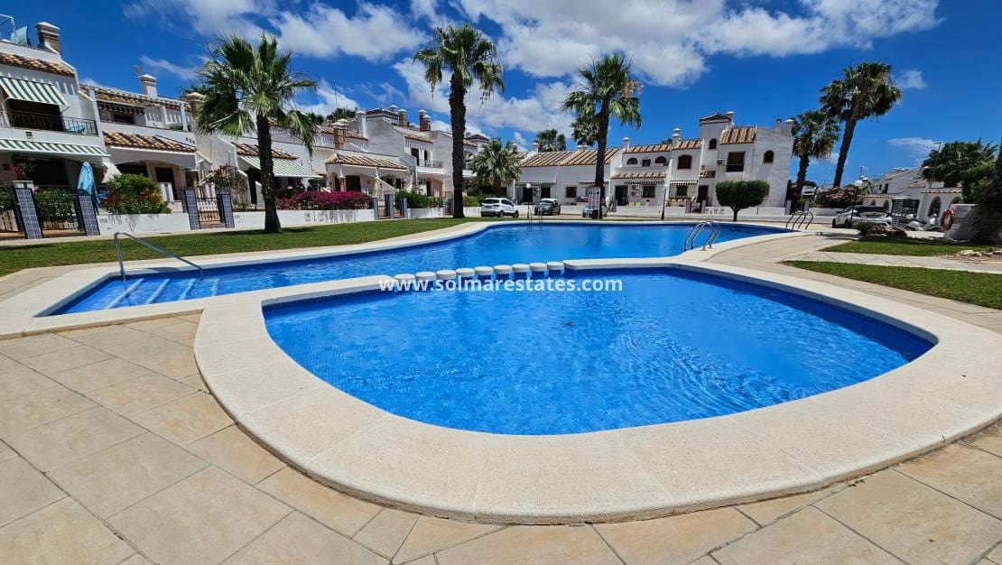 2 quarto Casa em Banda para venda em Villamartin com piscina - 239 000 € (Ref: 9912383)