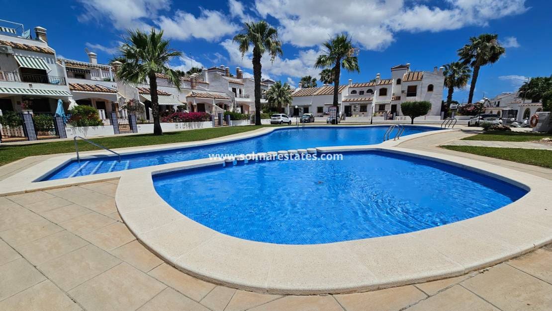 2 quarto Casa em Banda para venda em Villamartin com piscina - 239 000 € (Ref: 9912383)