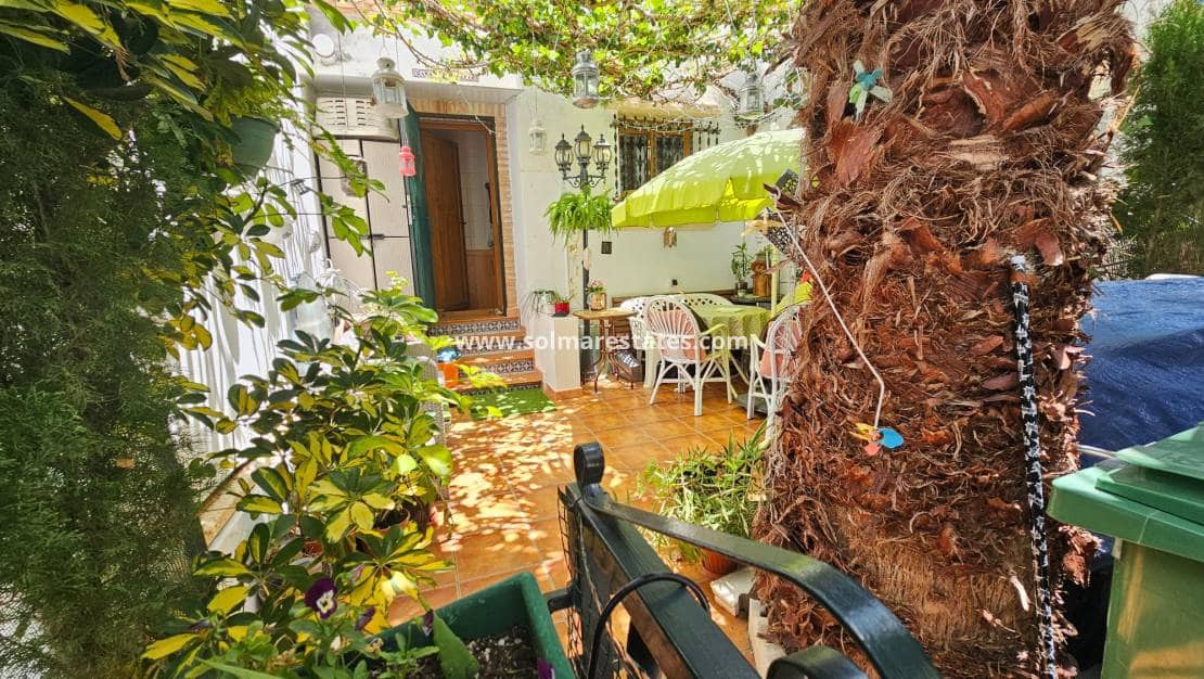 2 quarto Casa em Banda para venda em Villamartin com piscina - 239 000 € (Ref: 9912383)