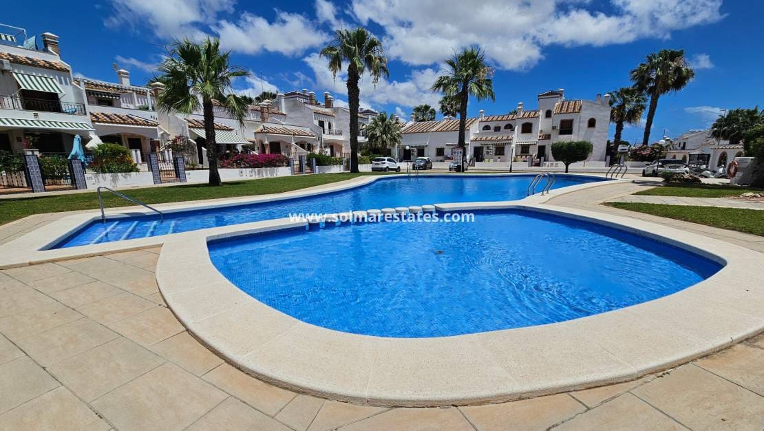 2 quarto Casa em Banda para venda em Villamartin com piscina - 239 000 € (Ref: 9912383)