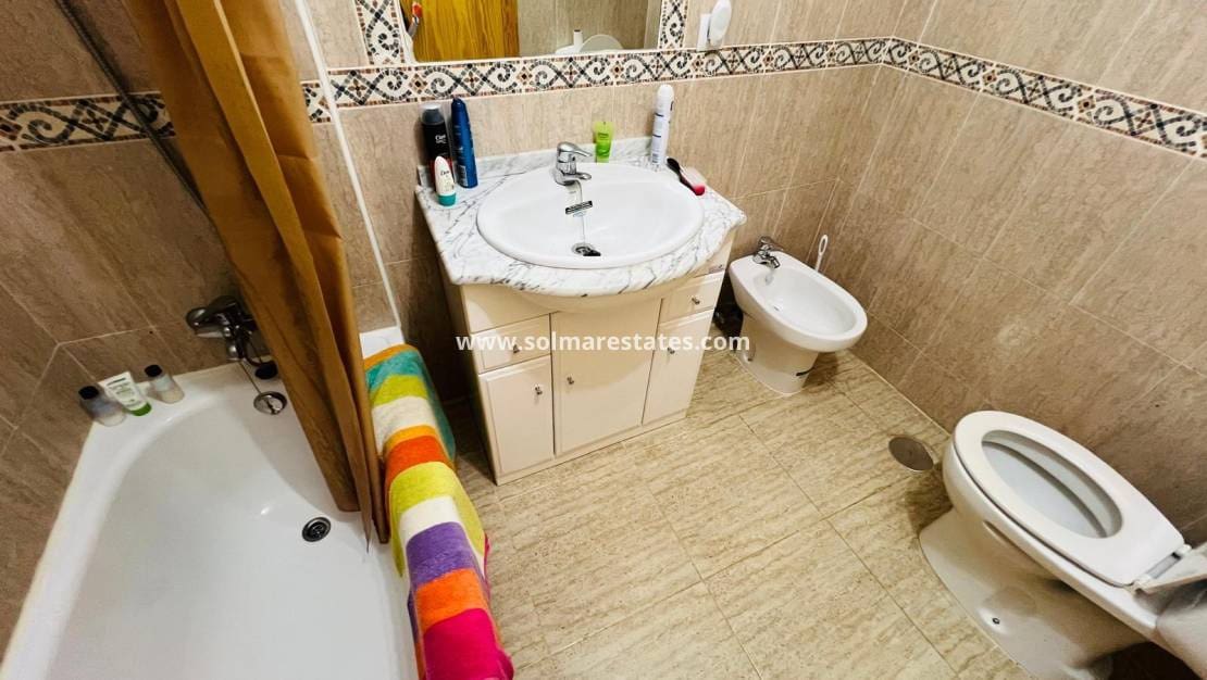 Bungalow de 2 habitaciones en Daya Nueva en venta con piscina - 140.000 € (Ref: 9914932)