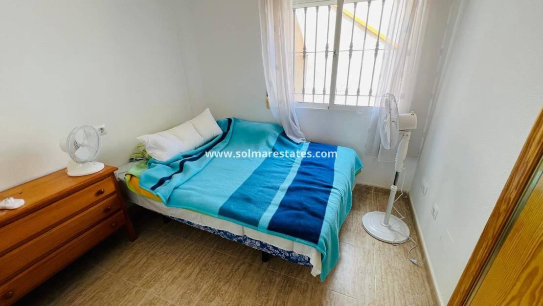 Bungalow de 2 habitaciones en Daya Nueva en venta con piscina - 140.000 € (Ref: 9914932)