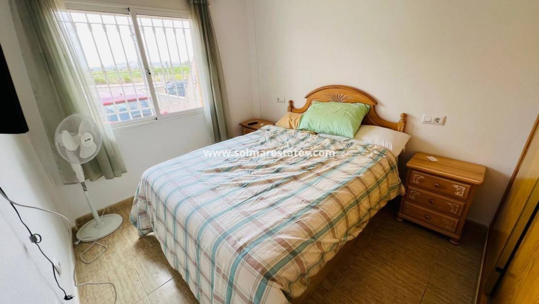 Bungalow de 2 habitaciones en Daya Nueva en venta con piscina - 140.000 € (Ref: 9914932)