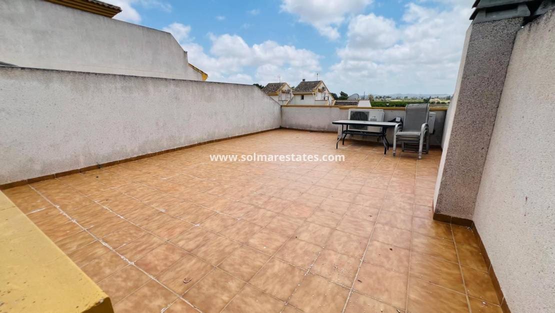 Bungalow de 2 habitaciones en Daya Nueva en venta con piscina - 140.000 € (Ref: 9914932)