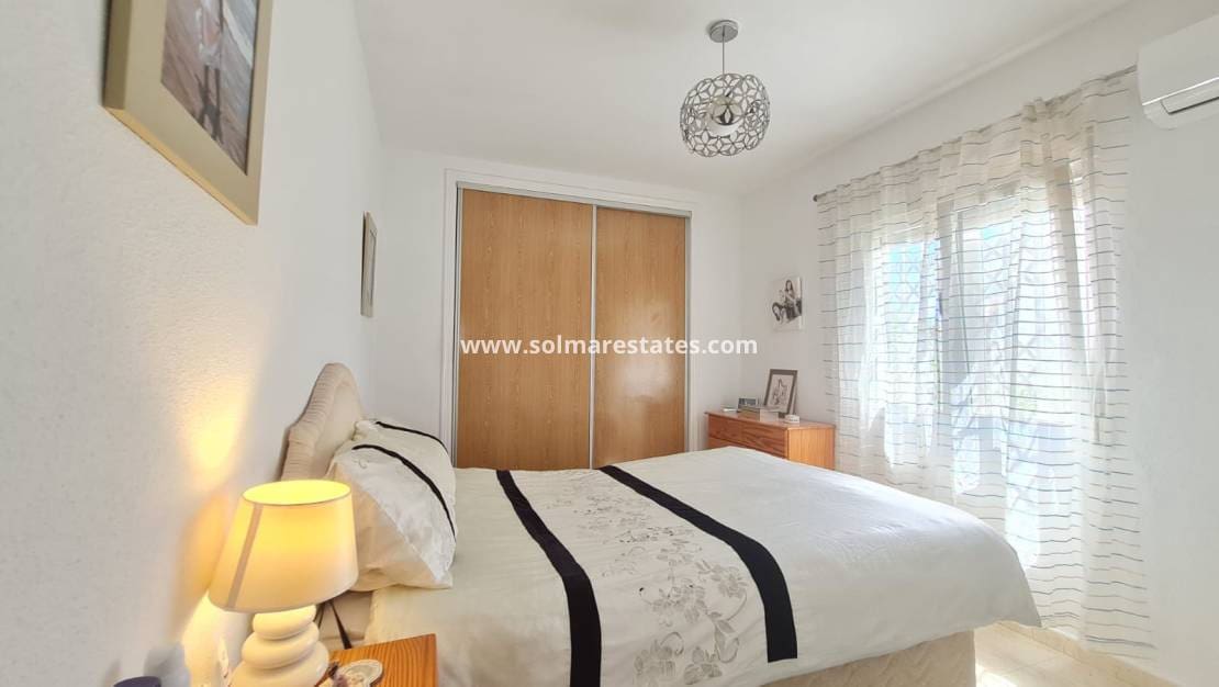 2 makuuhuone Huvila myytävänä paikassa La Florida mukana uima-altaan - 399 900 € (Ref: 9914933)