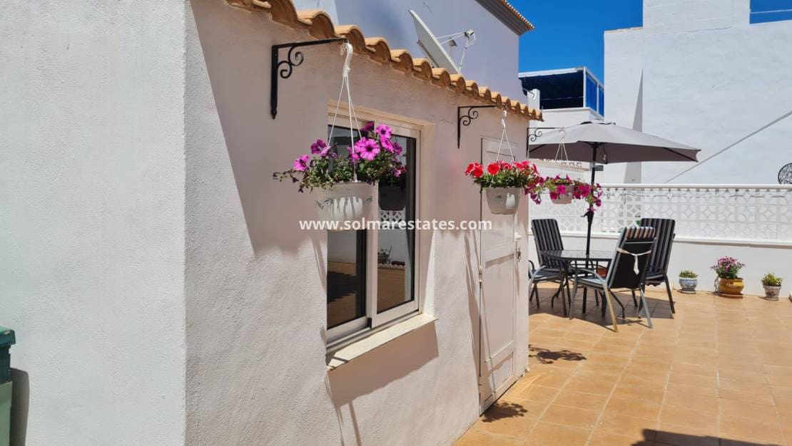 2 makuuhuone Huvila myytävänä paikassa La Florida mukana uima-altaan - 399 900 € (Ref: 9914933)