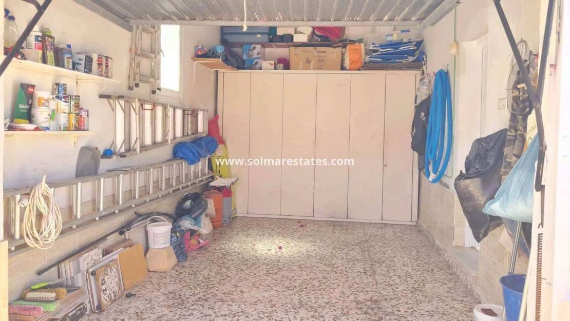 2 makuuhuone Huvila myytävänä paikassa La Florida mukana uima-altaan - 399 900 € (Ref: 9914933)