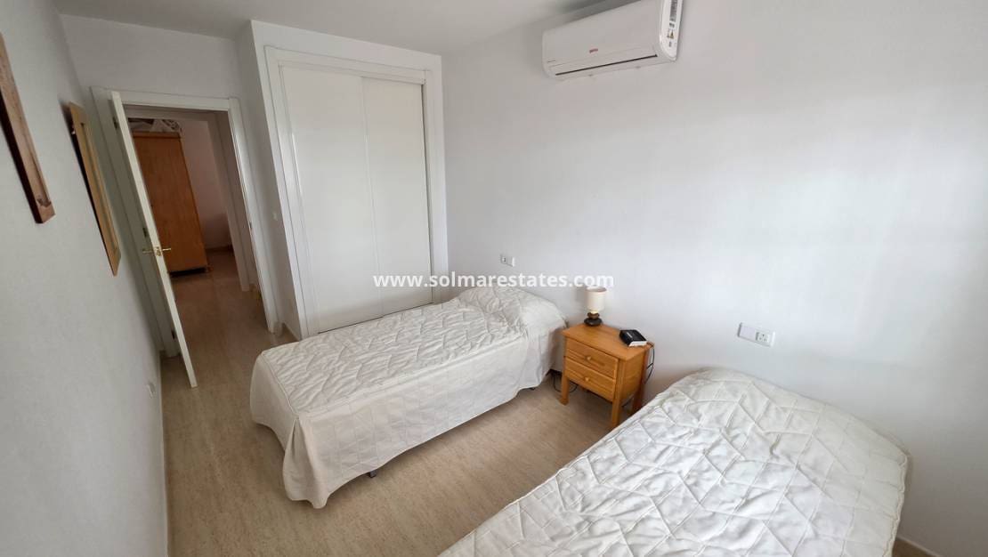 Apartamento de 2 habitaciones en Villamartin en venta con piscina - 149.950 € (Ref: 9914991)