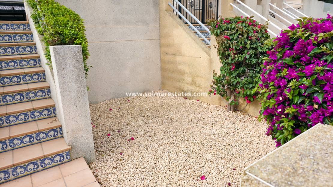 Apartamento de 2 habitaciones en Villamartin en venta con piscina - 149.950 € (Ref: 9914991)