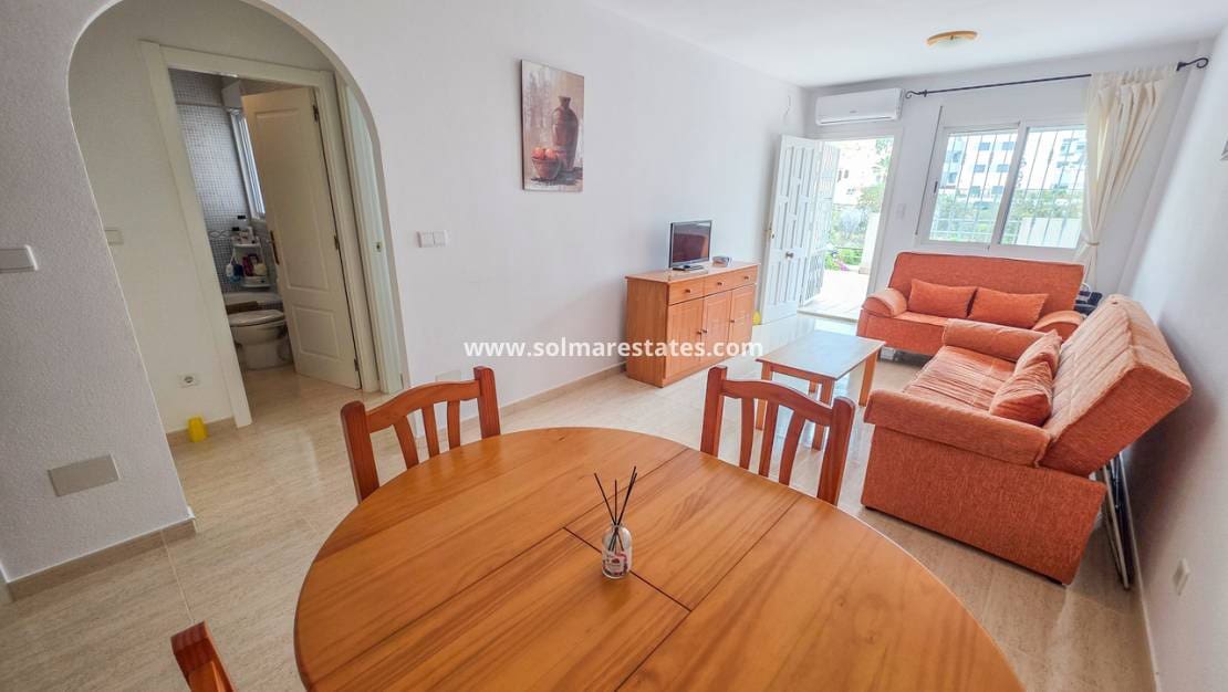 Apartamento de 2 habitaciones en Villamartin en venta con piscina - 149.950 € (Ref: 9914991)