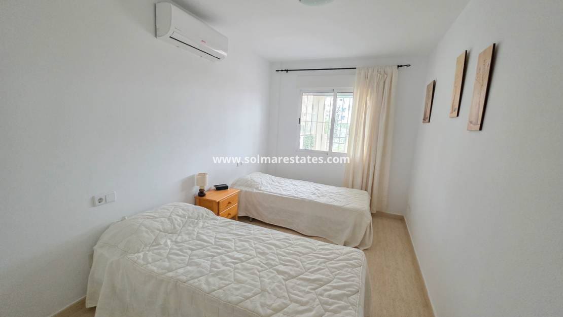 Apartamento de 2 habitaciones en Villamartin en venta con piscina - 149.950 € (Ref: 9914991)