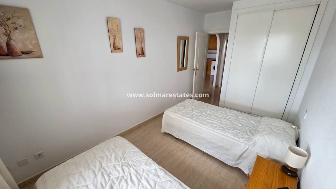 Apartamento de 2 habitaciones en Villamartin en venta con piscina - 149.950 € (Ref: 9914991)
