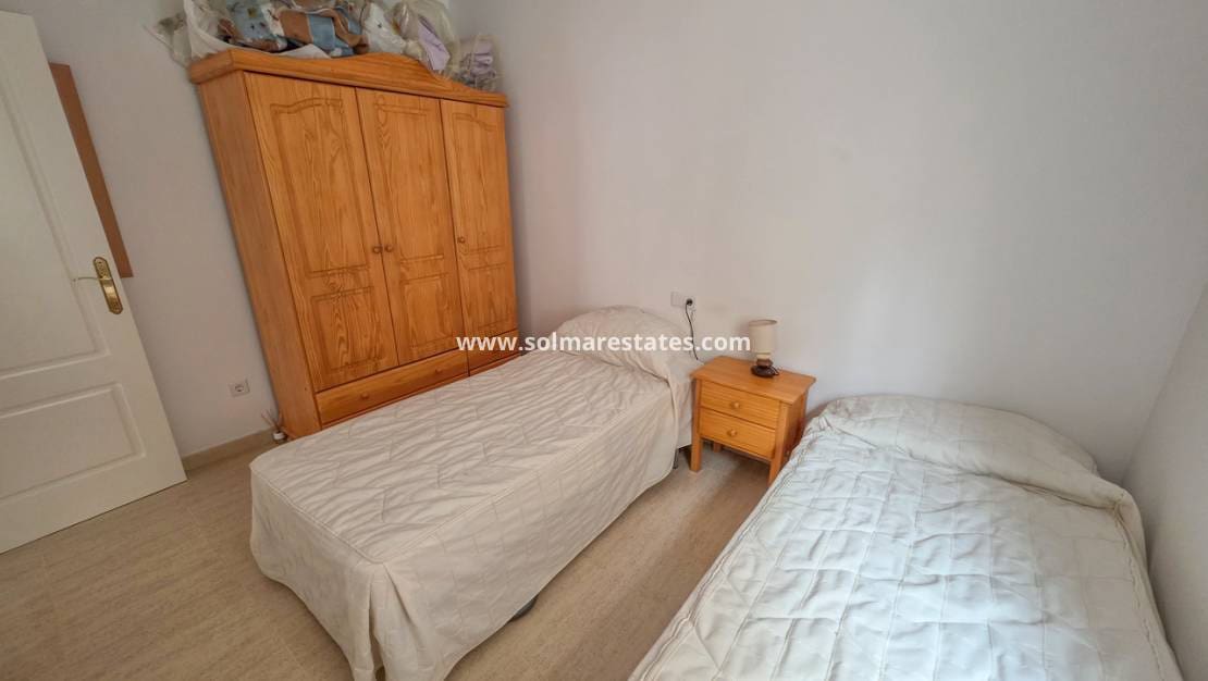 Apartamento de 2 habitaciones en Villamartin en venta con piscina - 149.950 € (Ref: 9914991)