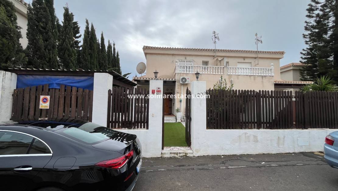 3 chambre Villa/Maison Semi-Mitoyenne à vendre à Playa Flamenca avec piscine - 325 000 € (Ref: 9918608)