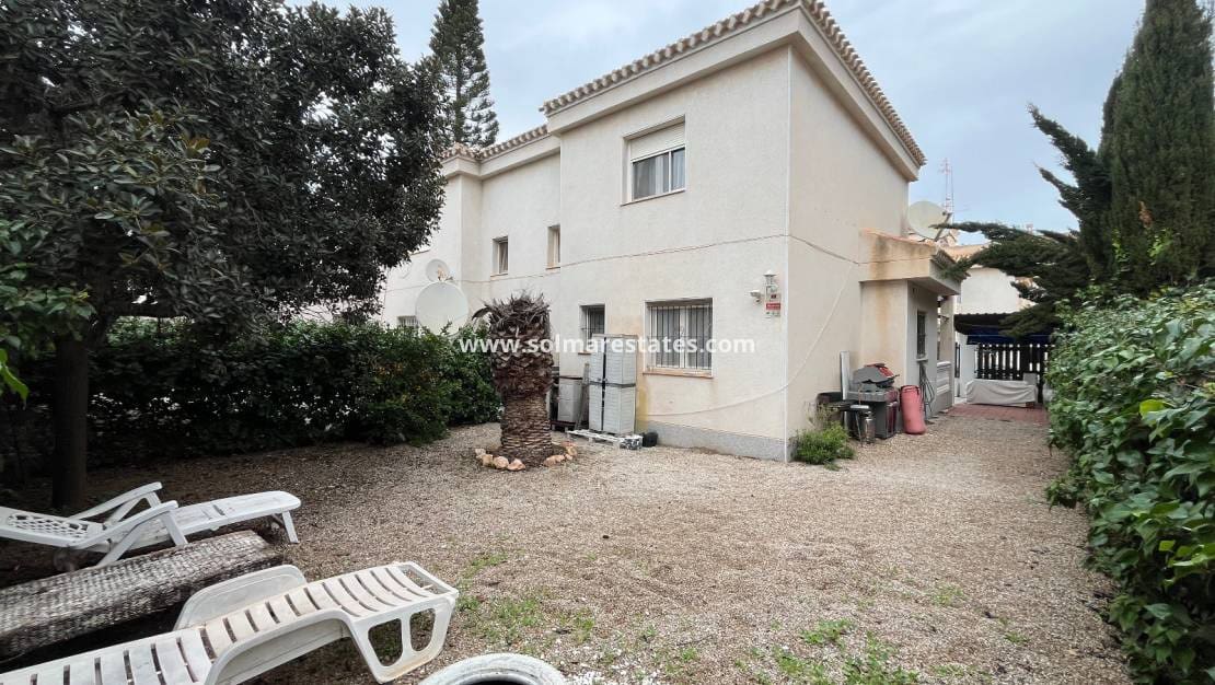 3 chambre Villa/Maison Semi-Mitoyenne à vendre à Playa Flamenca avec piscine - 325 000 € (Ref: 9918608)