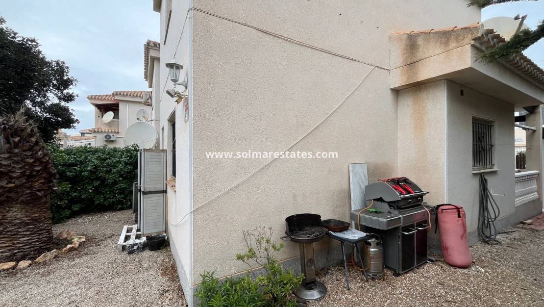 3 chambre Villa/Maison Semi-Mitoyenne à vendre à Playa Flamenca avec piscine - 325 000 € (Ref: 9918608)