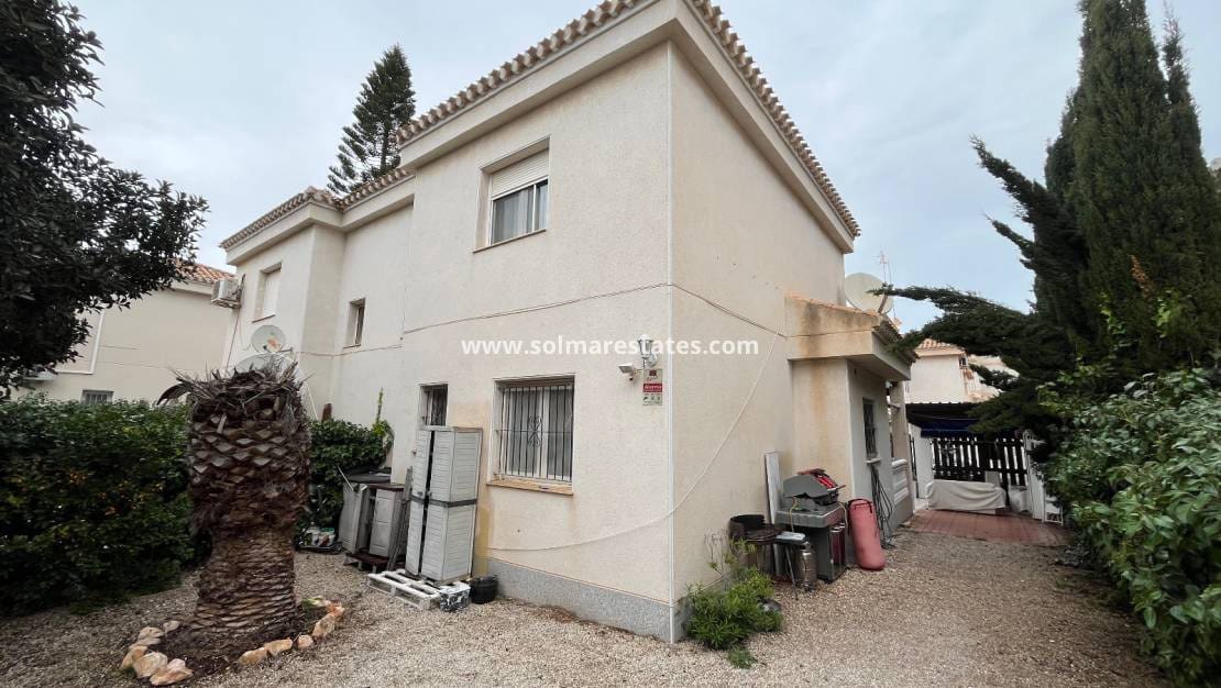 3 chambre Villa/Maison Semi-Mitoyenne à vendre à Playa Flamenca avec piscine - 325 000 € (Ref: 9918608)