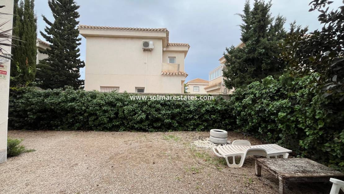 3 chambre Villa/Maison Semi-Mitoyenne à vendre à Playa Flamenca avec piscine - 325 000 € (Ref: 9918608)