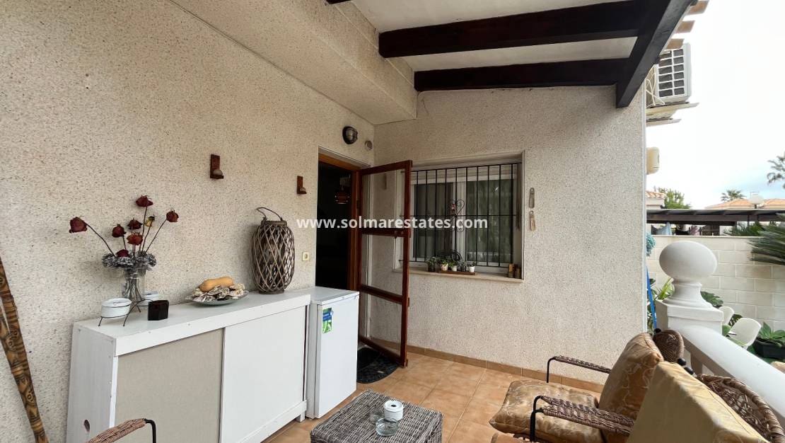 3 chambre Villa/Maison Semi-Mitoyenne à vendre à Playa Flamenca avec piscine - 325 000 € (Ref: 9918608)