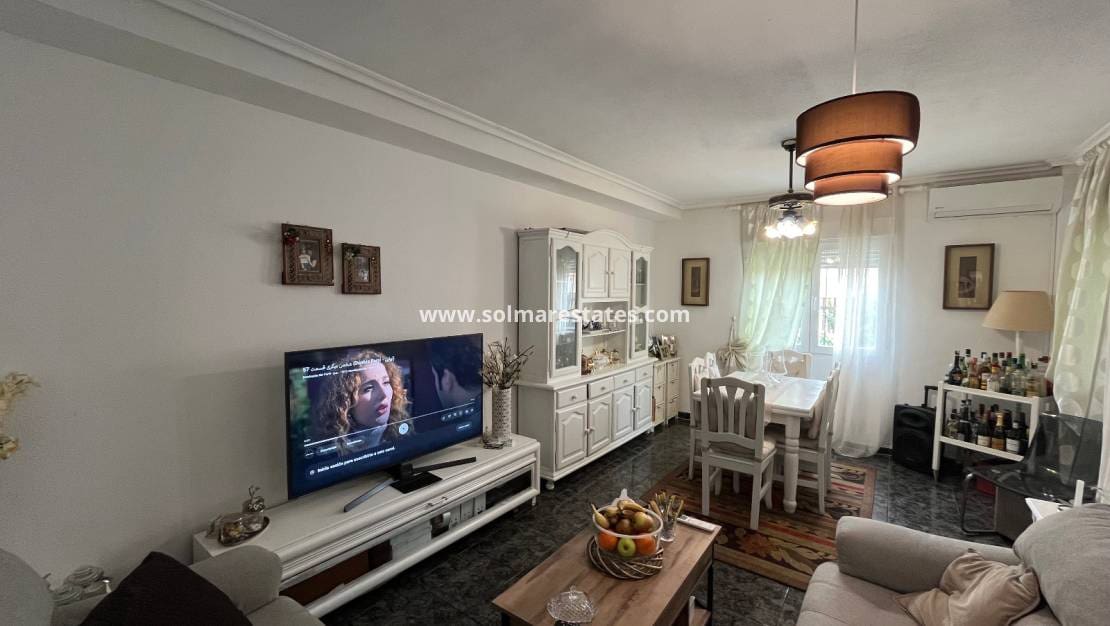 3 chambre Villa/Maison Semi-Mitoyenne à vendre à Playa Flamenca avec piscine - 325 000 € (Ref: 9918608)
