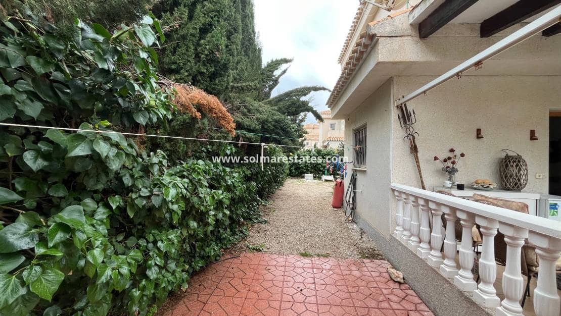 3 chambre Villa/Maison Semi-Mitoyenne à vendre à Playa Flamenca avec piscine - 325 000 € (Ref: 9918608)