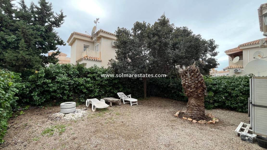 3 chambre Villa/Maison Semi-Mitoyenne à vendre à Playa Flamenca avec piscine - 325 000 € (Ref: 9918608)