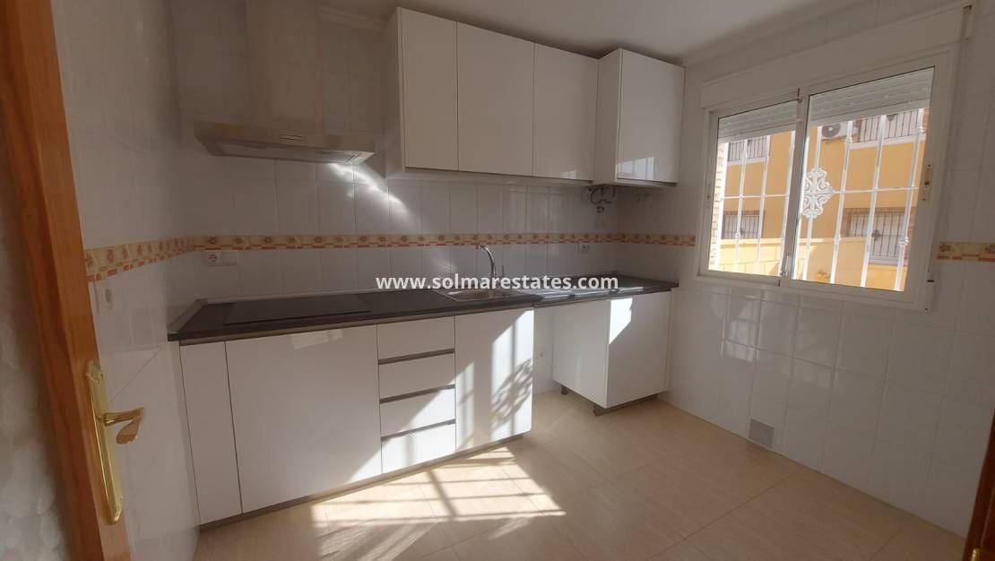 3 makuuhuone Omakotitalo myytävänä paikassa Ciudad Quesada mukana uima-altaan - 275 000 € (Ref: 9918609)