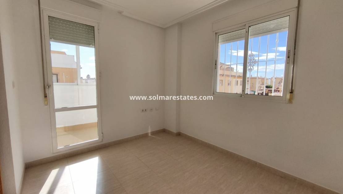 3 makuuhuone Omakotitalo myytävänä paikassa Ciudad Quesada mukana uima-altaan - 275 000 € (Ref: 9918609)