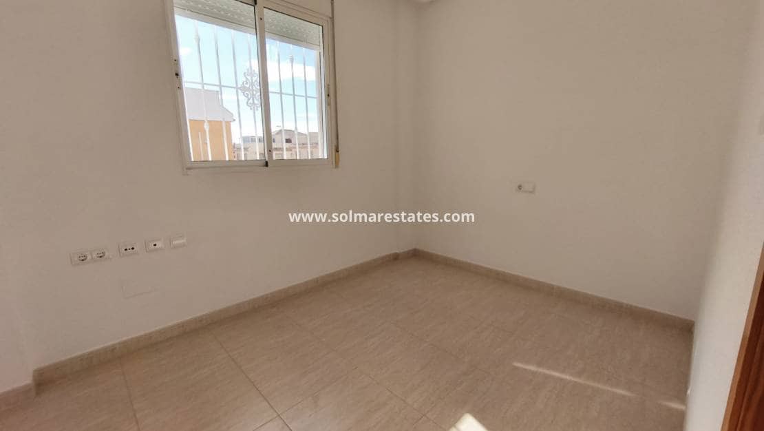 3 makuuhuone Omakotitalo myytävänä paikassa Ciudad Quesada mukana uima-altaan - 275 000 € (Ref: 9918609)