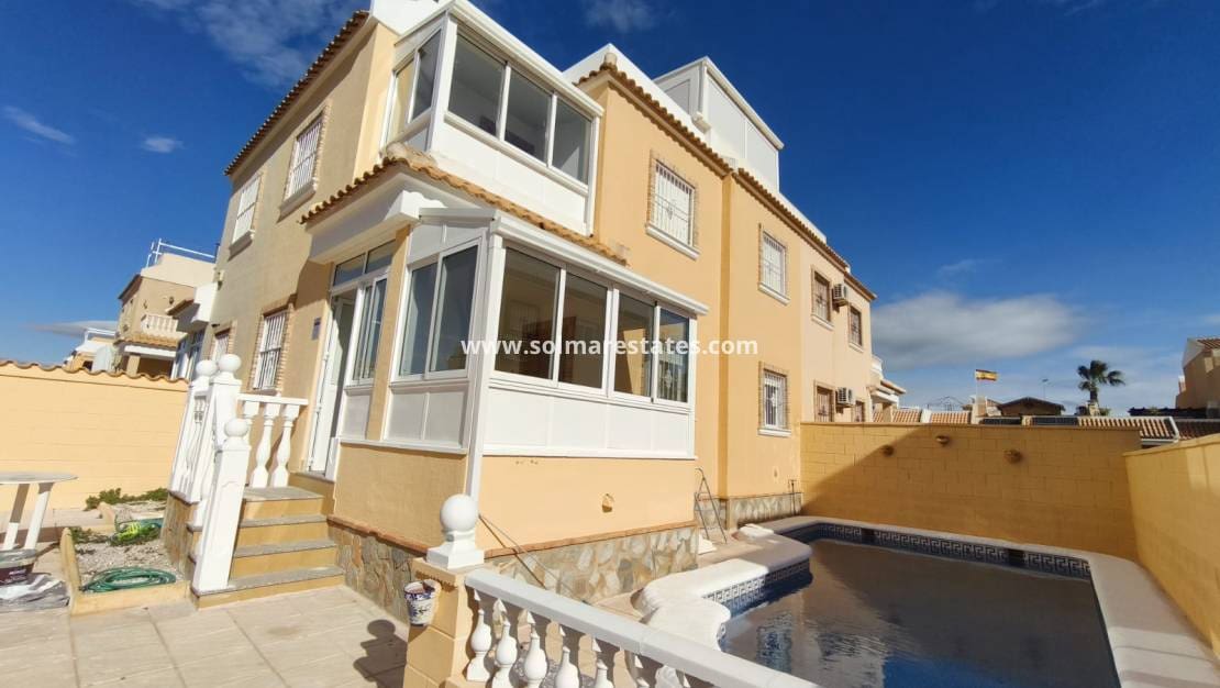 3 makuuhuone Omakotitalo myytävänä paikassa Ciudad Quesada mukana uima-altaan - 275 000 € (Ref: 9918609)
