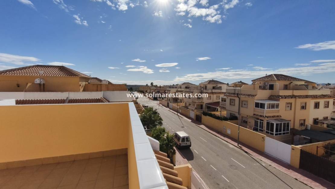3 makuuhuone Omakotitalo myytävänä paikassa Ciudad Quesada mukana uima-altaan - 275 000 € (Ref: 9918609)