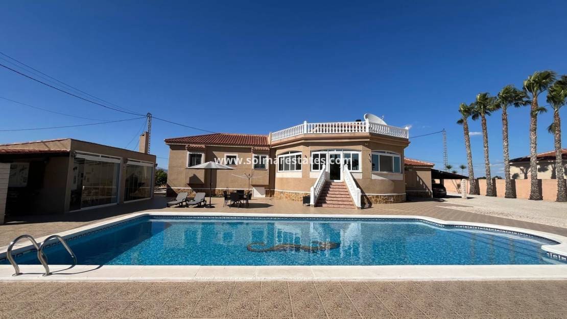 5 soveværelse Villa til salg i Catral med swimmingpool - € 449.995 (Ref: 9918767)