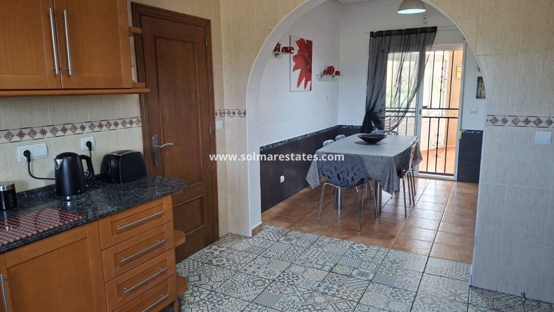 5 soveværelse Villa til salg i Catral med swimmingpool - € 449.995 (Ref: 9918767)