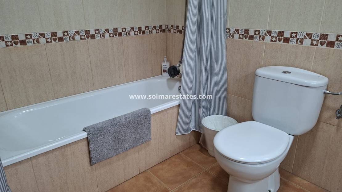5 soveværelse Villa til salg i Catral med swimmingpool - € 449.995 (Ref: 9918767)