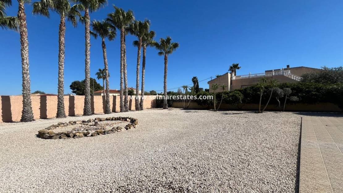 5 soveværelse Villa til salg i Catral med swimmingpool - € 449.995 (Ref: 9918767)