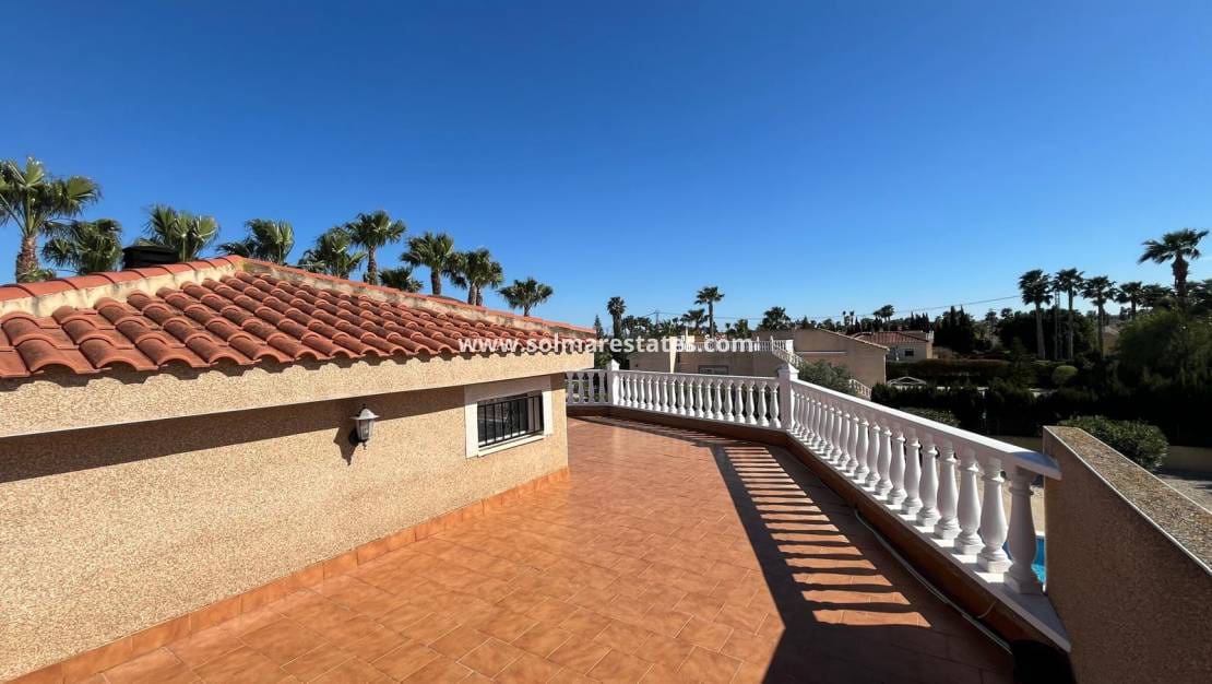 5 soveværelse Villa til salg i Catral med swimmingpool - € 449.995 (Ref: 9918767)